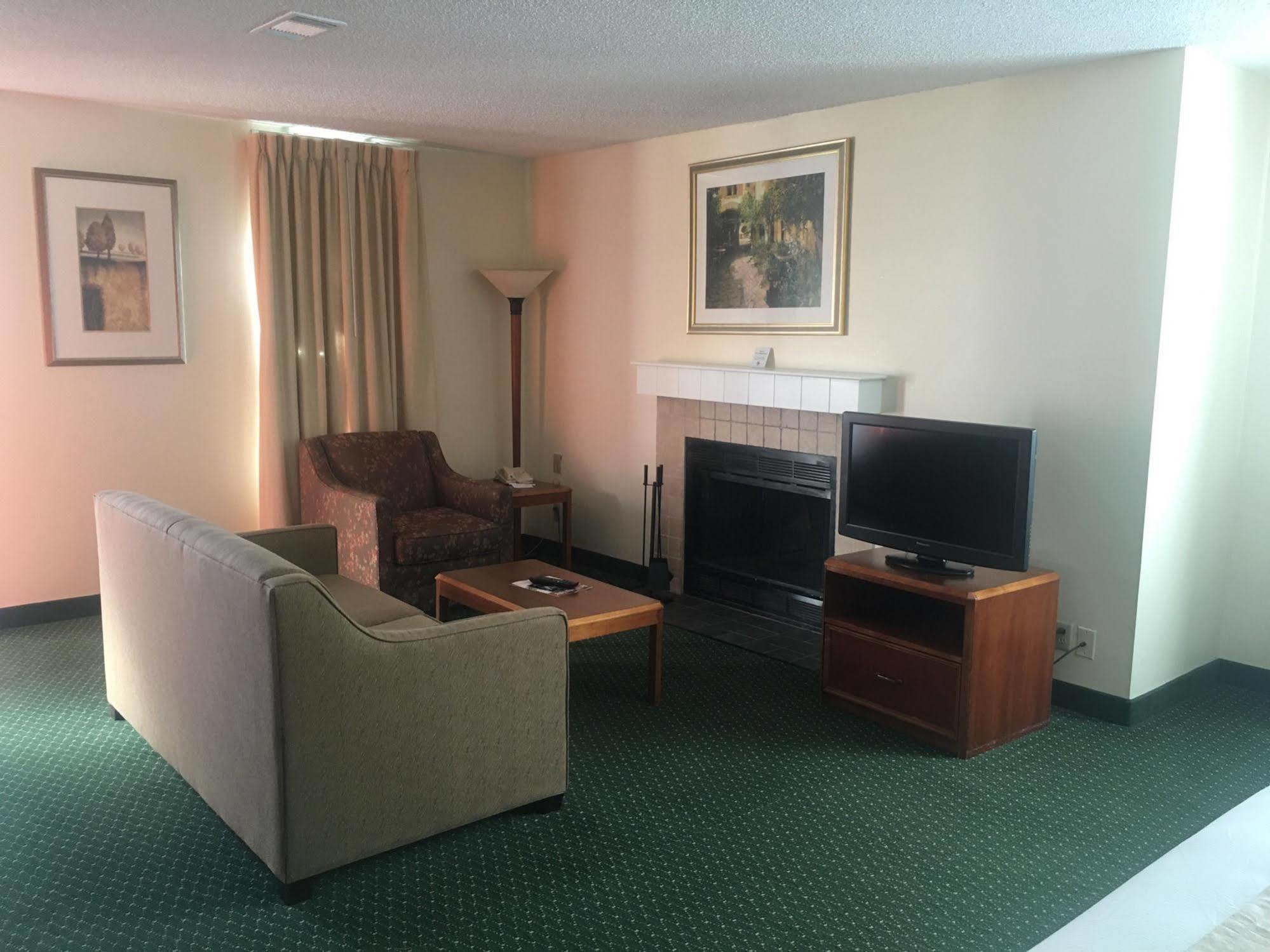 Fairbridge Inn & Suites - Akron Copley Township - West Екстериор снимка